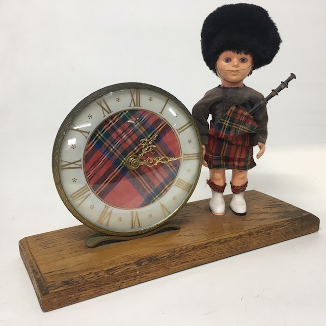 CLOCK, Mantel Clock - Scottish Bagpiper w Tartan